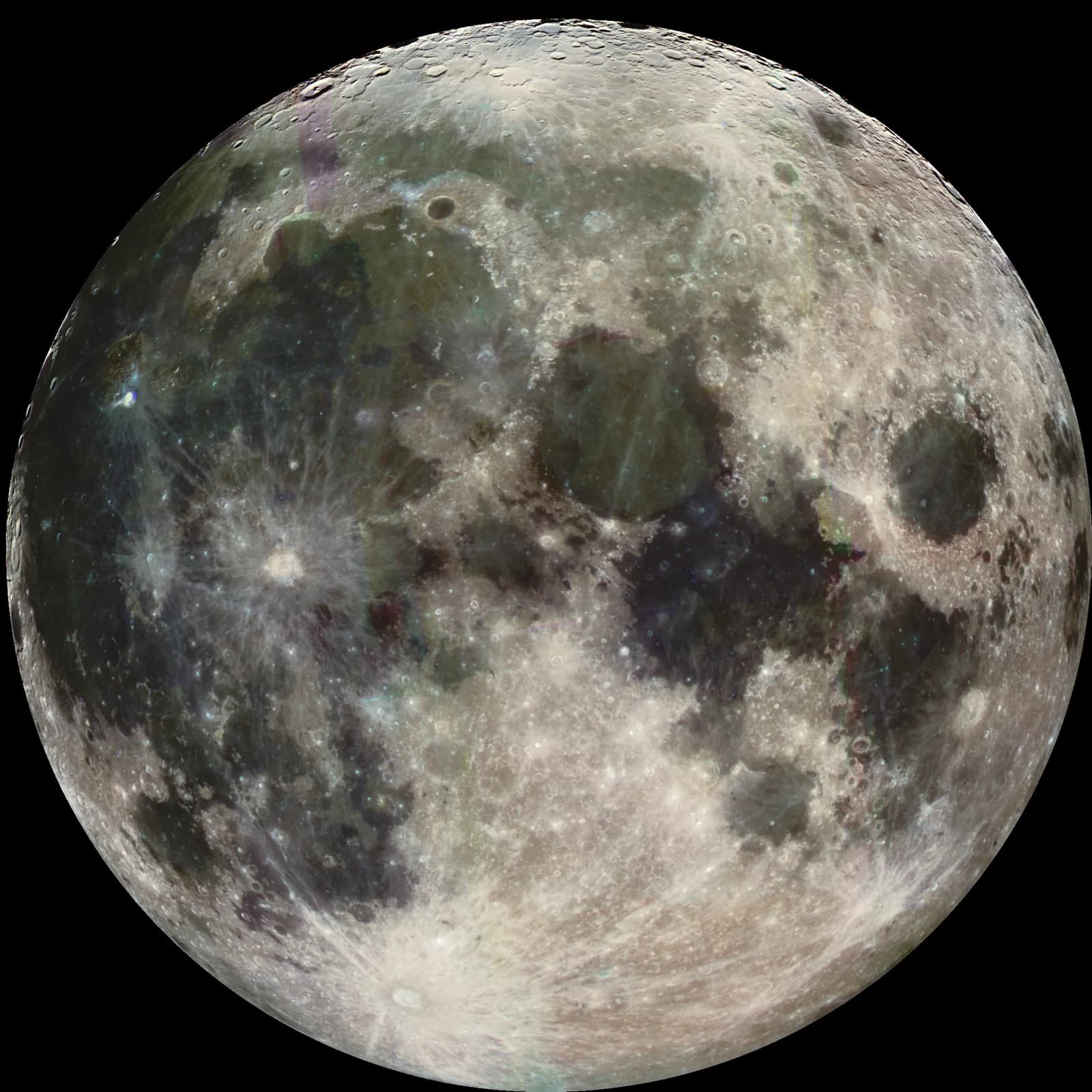 검은 배경에 둥근 보름달의 밝고 어두운 지형과 충돌구가 자세히 보이는 NASA 관측 이미지